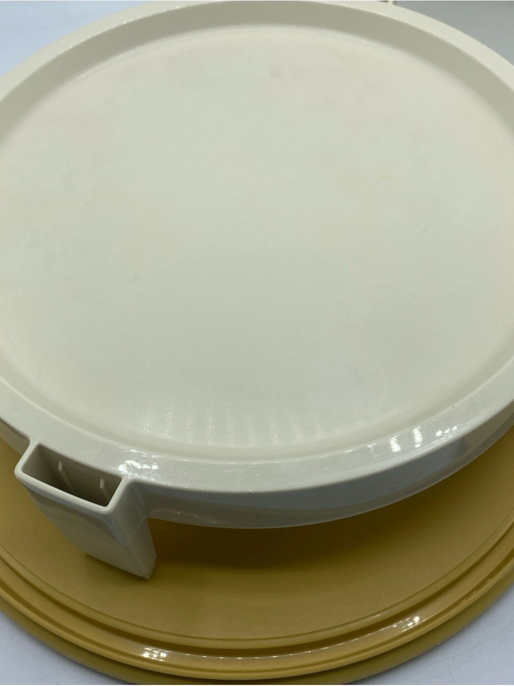 Vintage Tupperware Cake Taker Carrier Large Pie Divider Rack Harvey Yellow - Picture 3 of 8